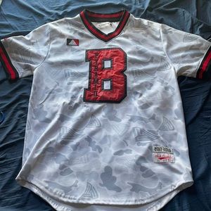 Black pyramid jersey shirt